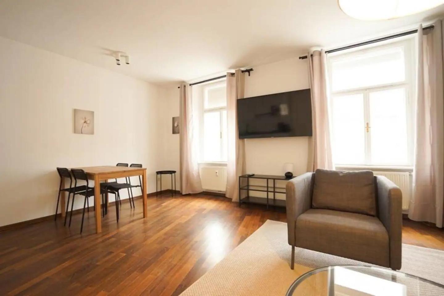 Authentic Austrian Flat In The South Of Vienna Apartment Modling Exterior foto