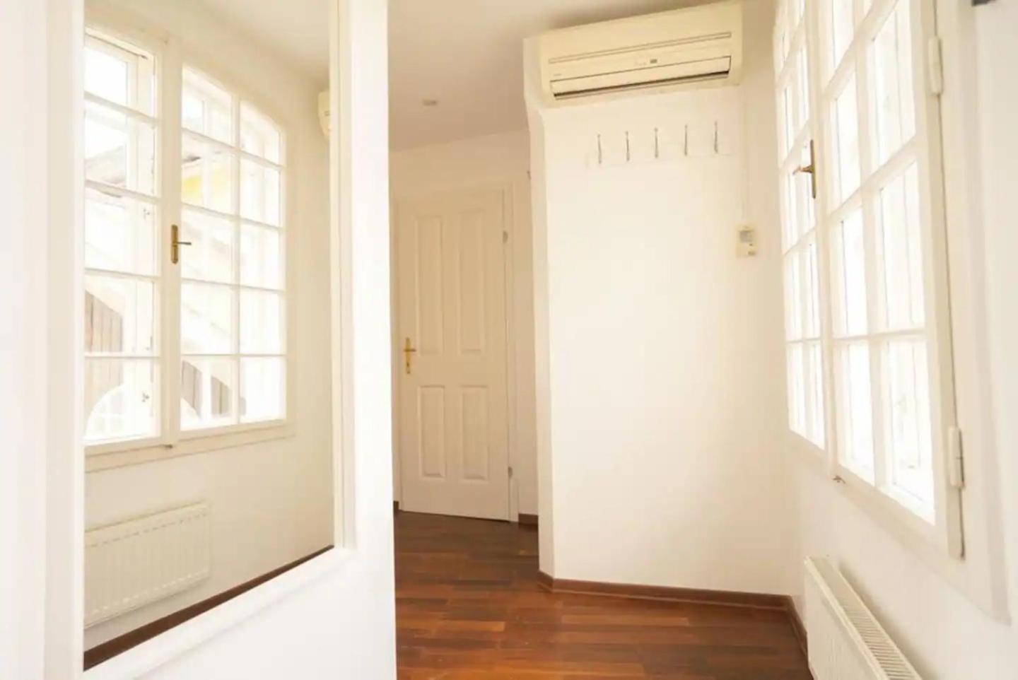 Authentic Austrian Flat In The South Of Vienna Apartment Modling Exterior foto