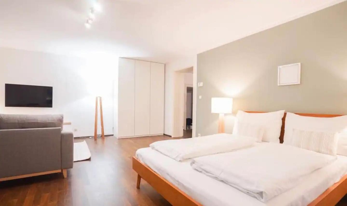 Authentic Austrian Flat In The South Of Vienna Apartment Modling Exterior foto
