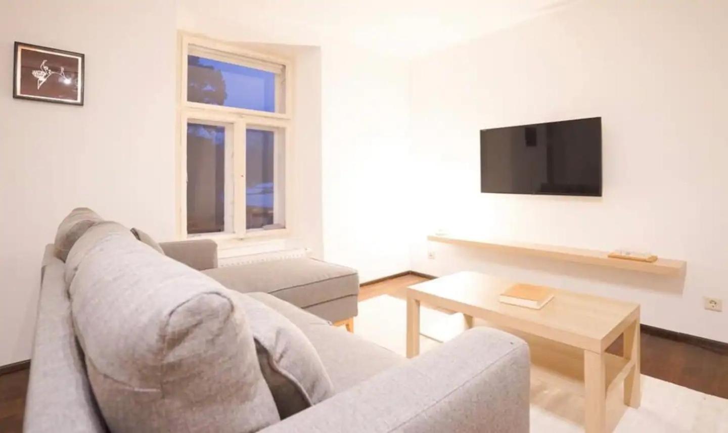 Authentic Austrian Flat In The South Of Vienna Apartment Modling Exterior foto