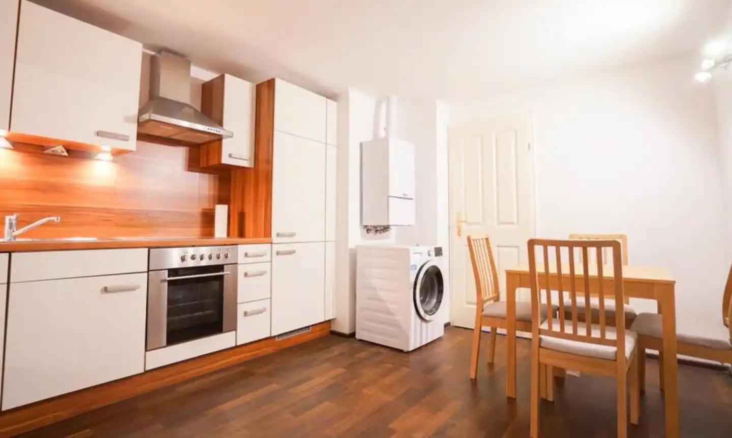 Authentic Austrian Flat In The South Of Vienna Apartment Modling Exterior foto