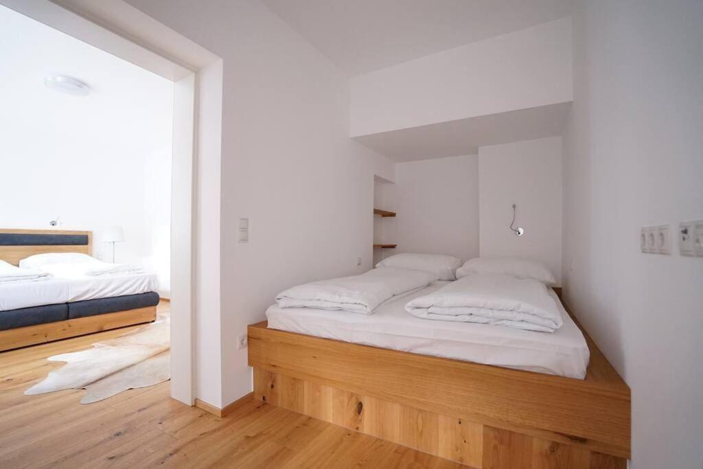 Authentic Austrian Flat In The South Of Vienna Apartment Modling Exterior foto