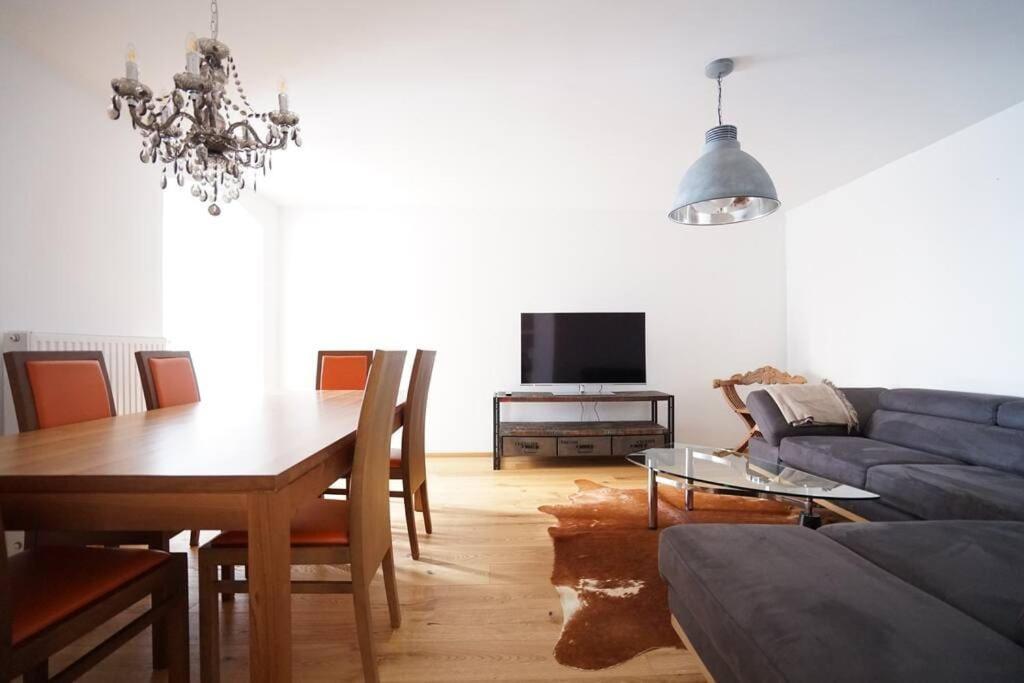 Authentic Austrian Flat In The South Of Vienna Apartment Modling Exterior foto