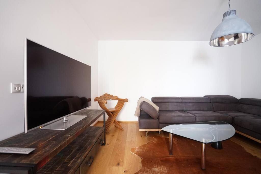 Authentic Austrian Flat In The South Of Vienna Apartment Modling Exterior foto
