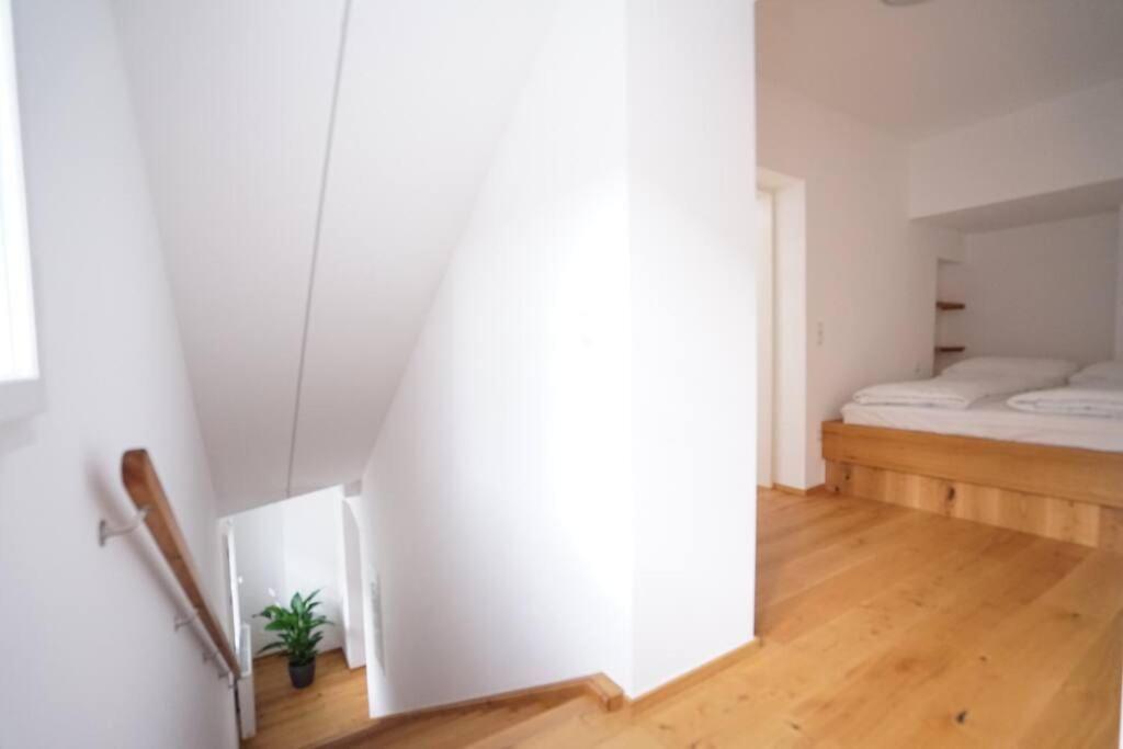 Authentic Austrian Flat In The South Of Vienna Apartment Modling Exterior foto