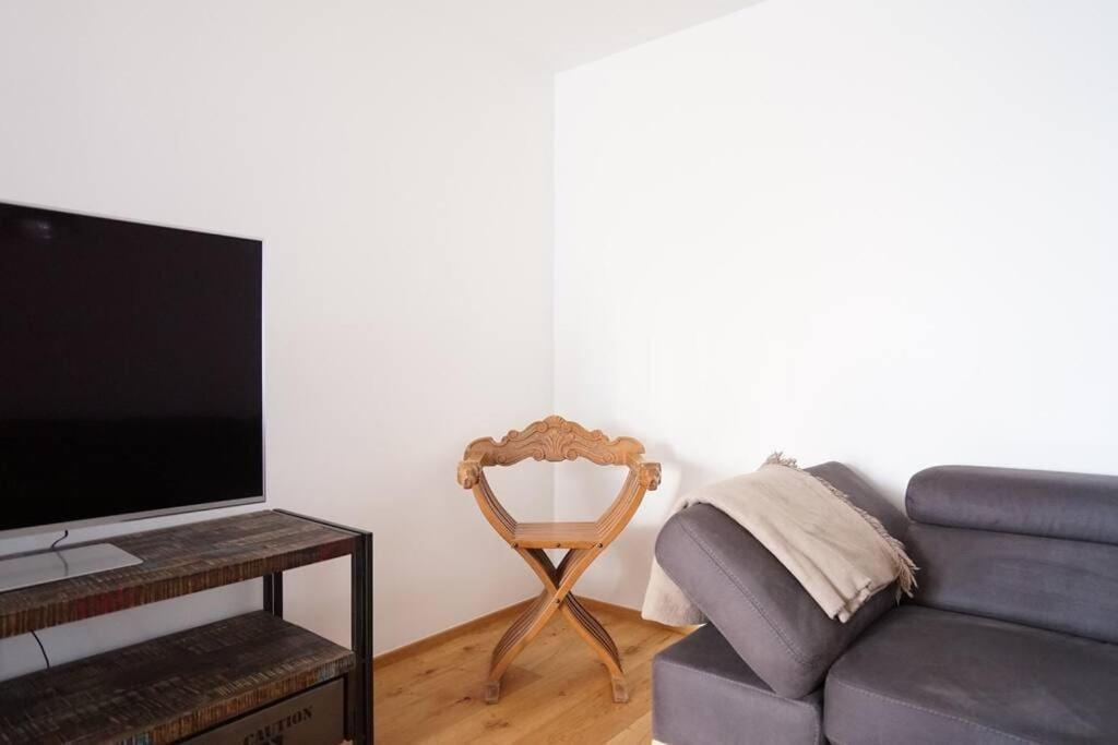 Authentic Austrian Flat In The South Of Vienna Apartment Modling Exterior foto